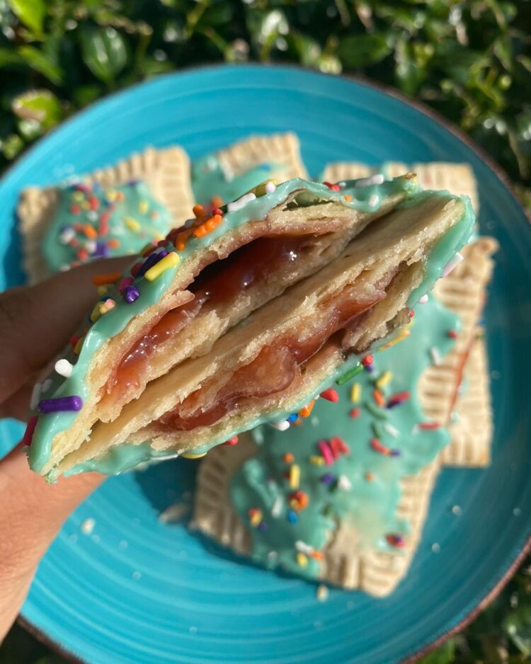 VEGAN STRAWBERRY POP TARTS - BLKANDVEGAN