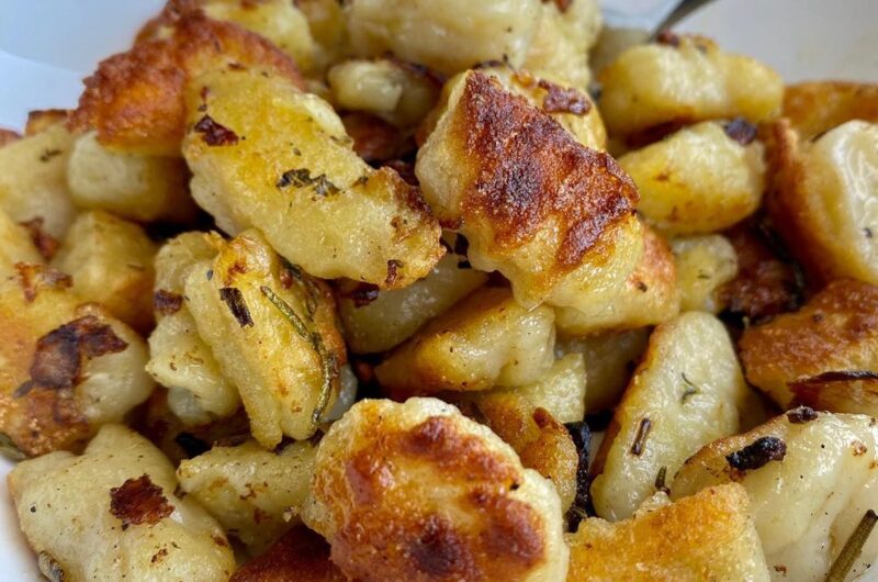 Delicious Simple Garlic and Herb Butter Gnocchi